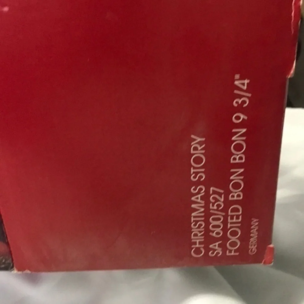 Christmas Story Footed Bon Bon - Picture 3 of 4